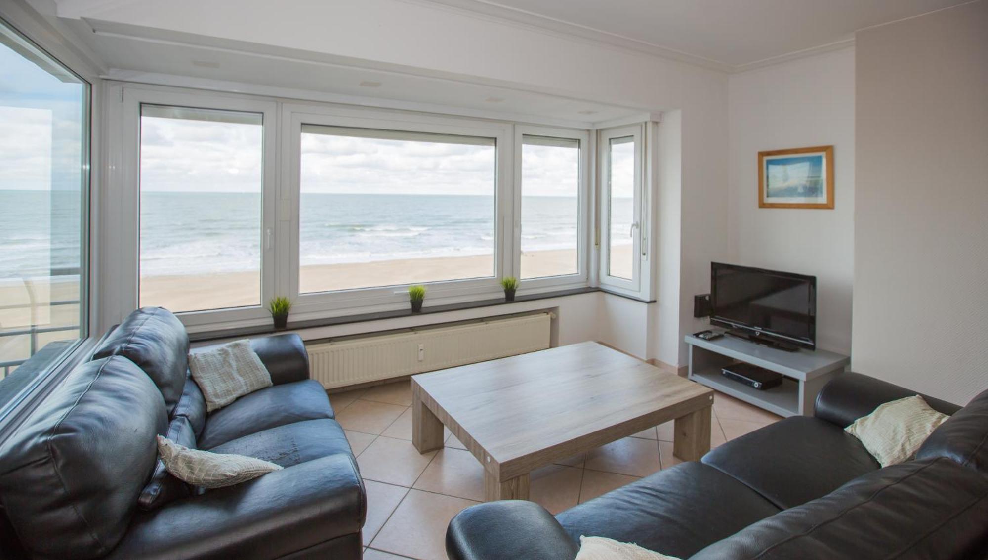 Bright Apartment With Sea View Oostende Buitenkant foto