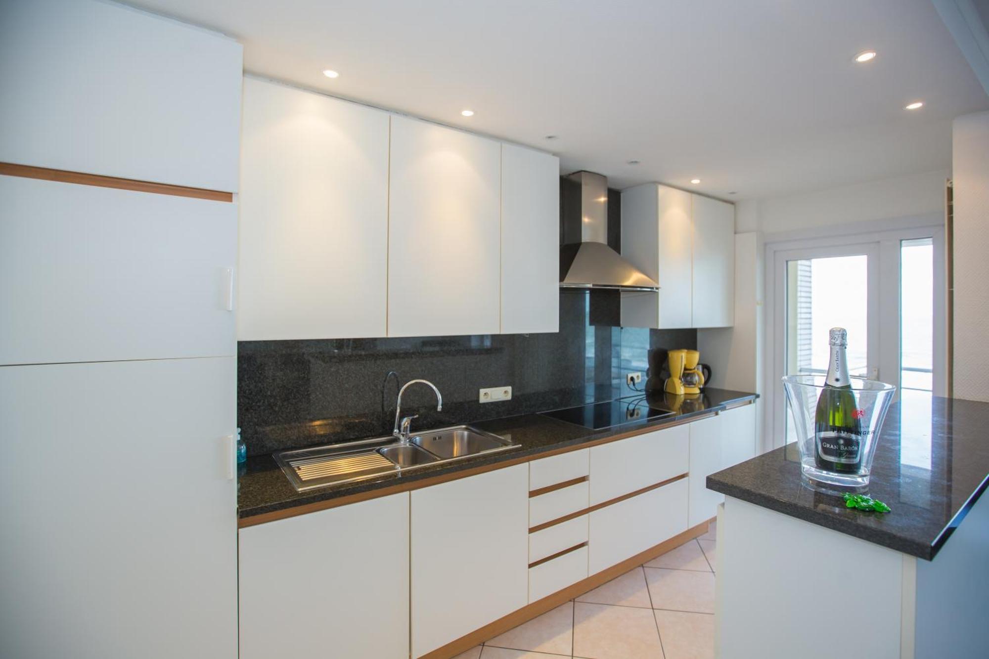 Bright Apartment With Sea View Oostende Buitenkant foto