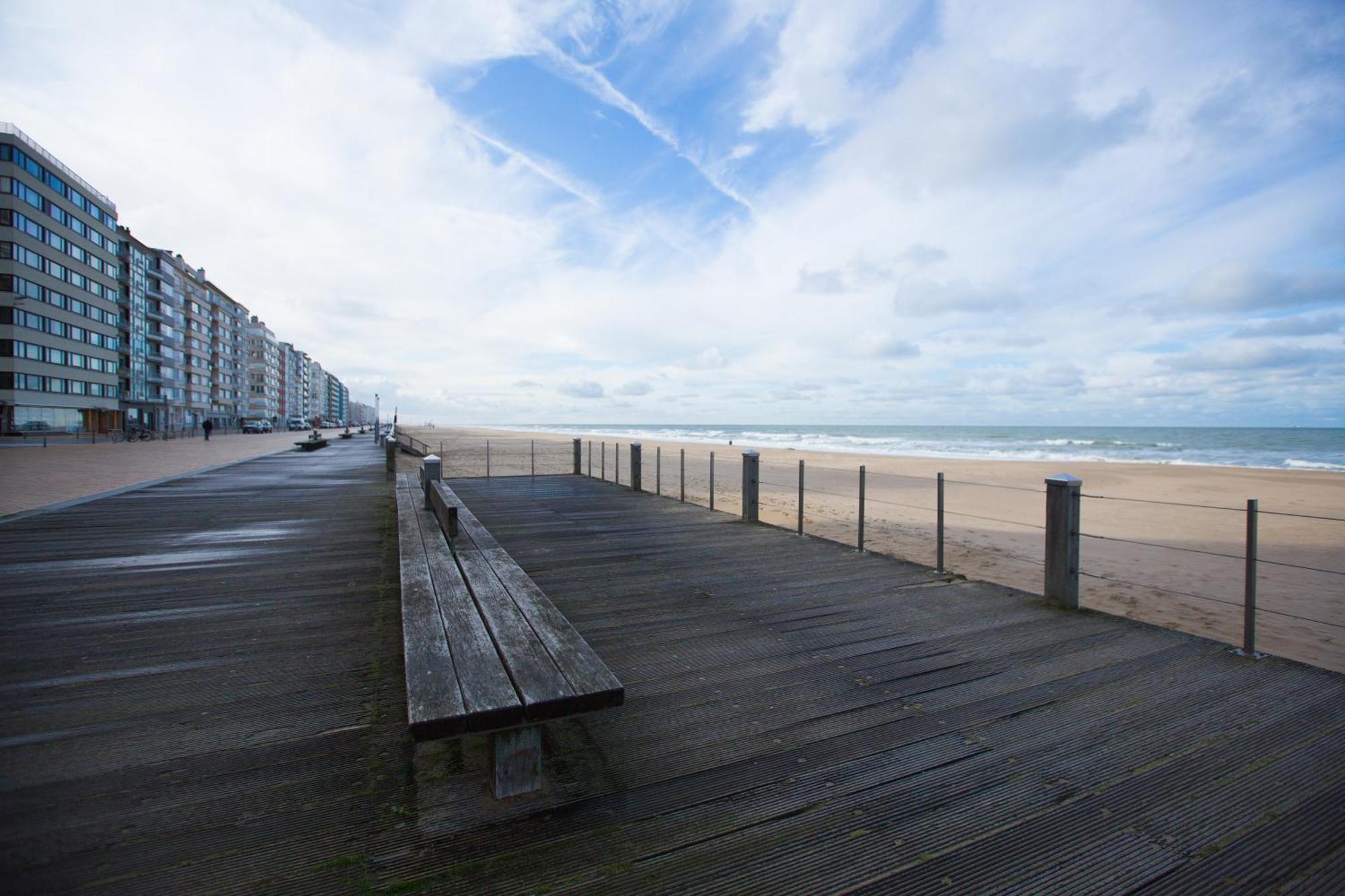Bright Apartment With Sea View Oostende Buitenkant foto