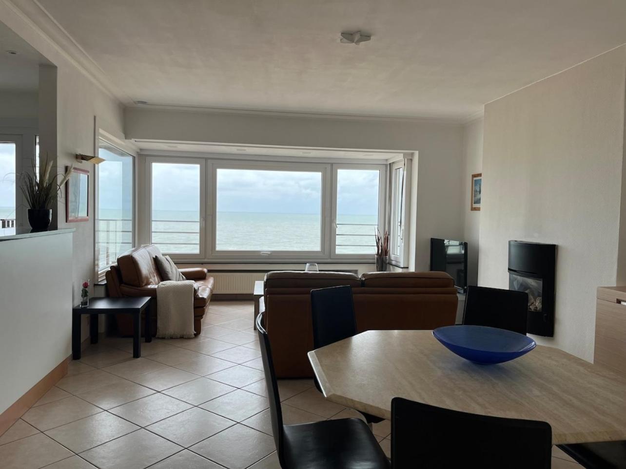 Bright Apartment With Sea View Oostende Buitenkant foto