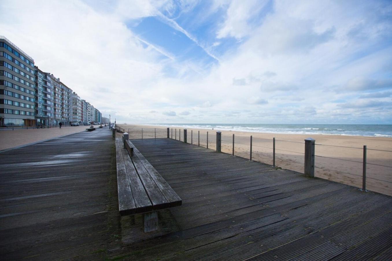 Bright Apartment With Sea View Oostende Buitenkant foto