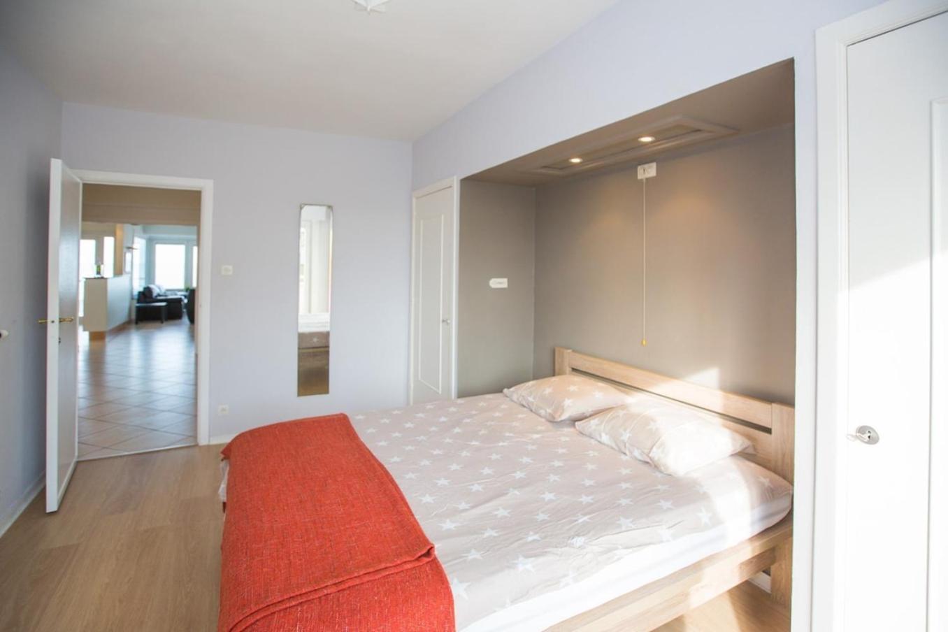 Bright Apartment With Sea View Oostende Buitenkant foto