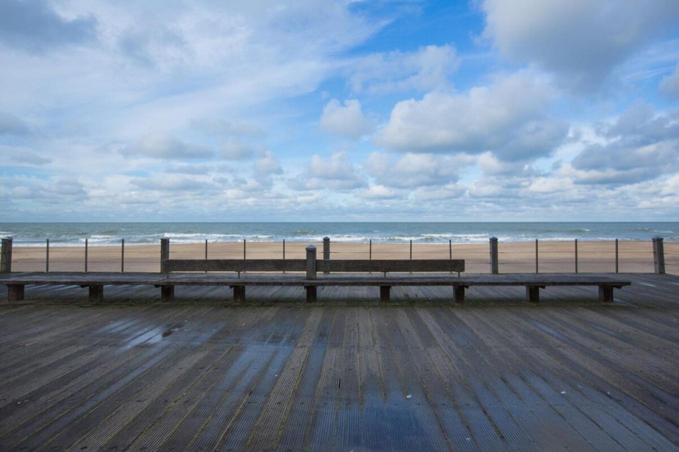 Bright Apartment With Sea View Oostende Buitenkant foto