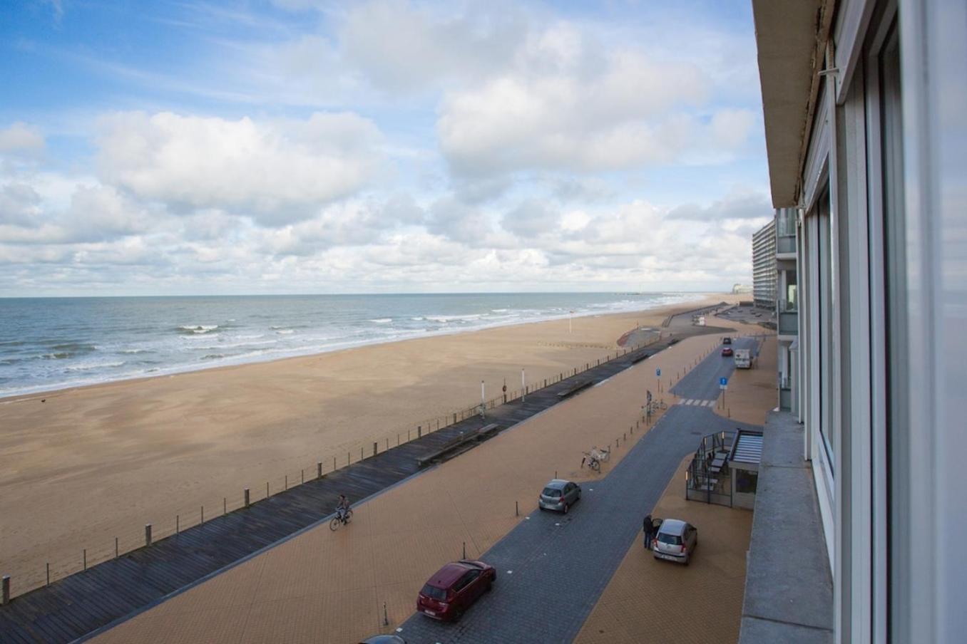 Bright Apartment With Sea View Oostende Buitenkant foto