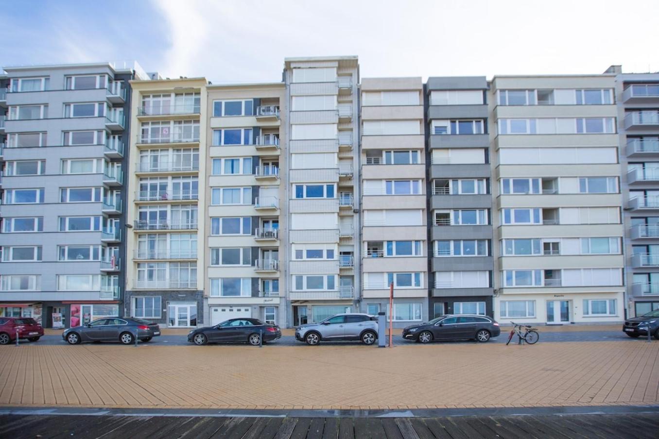Bright Apartment With Sea View Oostende Buitenkant foto